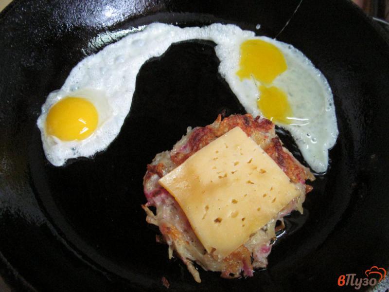 Фото приготовление рецепта: Сэндвич из дерунов с редькой шаг №3
