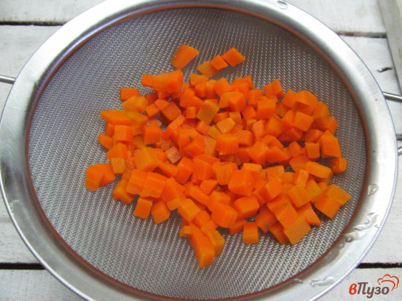 Фото приготовление рецепта: Закуска из сельди с морковью и мягким плавленым сыром шаг №1