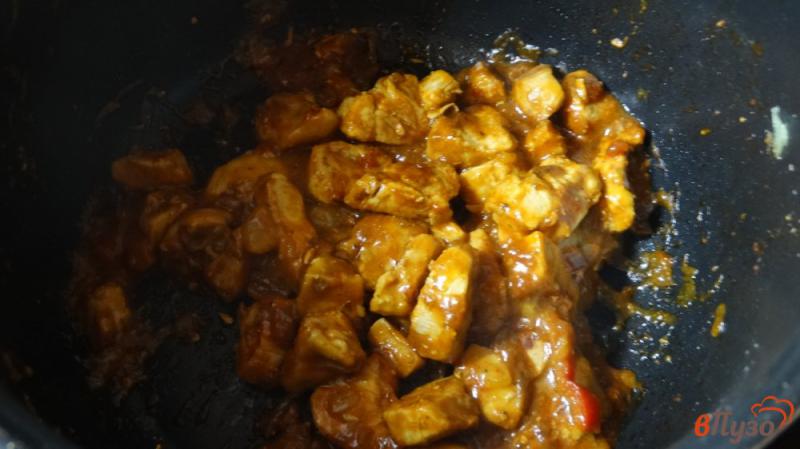 Фото приготовление рецепта: Курица с соусом карри шаг №6