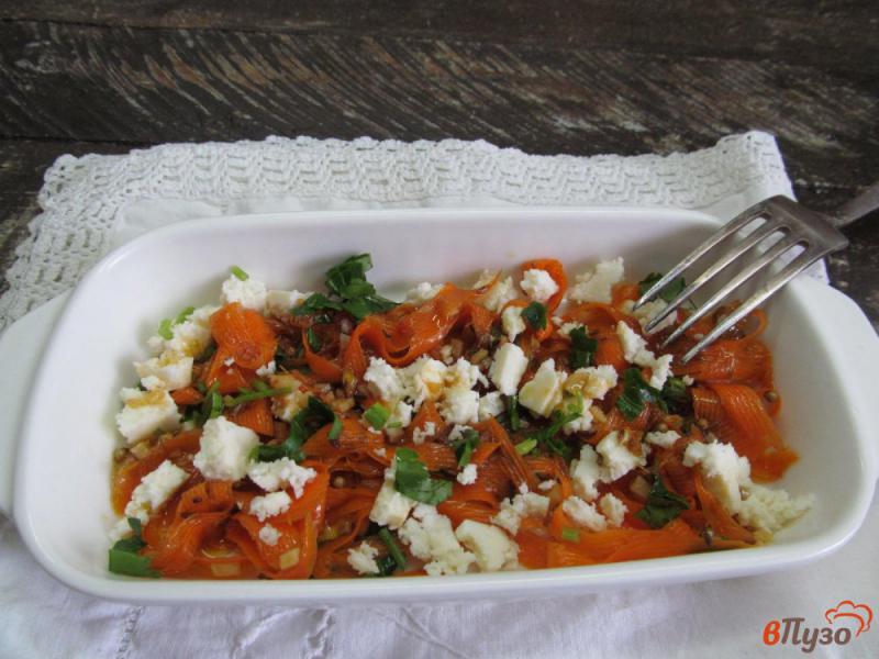 Фото приготовление рецепта: Салат из моркови с сыром панир шаг №4