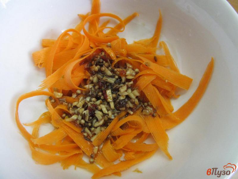 Фото приготовление рецепта: Салат из моркови с сыром панир шаг №3