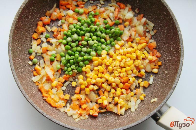 Фото приготовление рецепта: Рис с карри и овощами шаг №3