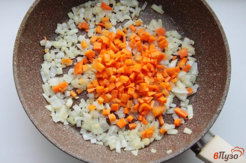 Фото приготовление рецепта: Рис с карри и овощами шаг №2