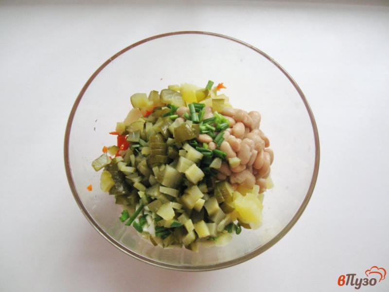 Фото приготовление рецепта: Винегрет с фасолью и зеленым луком шаг №4