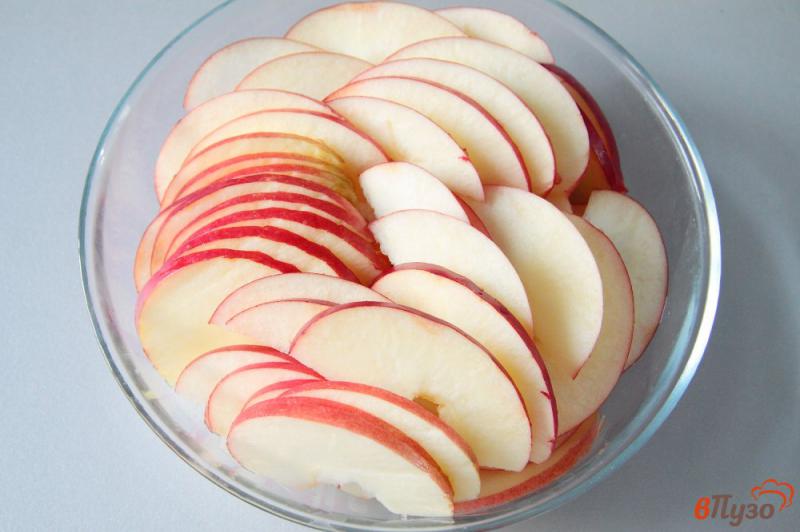 Фото приготовление рецепта: Блинчики с яблоками шаг №1