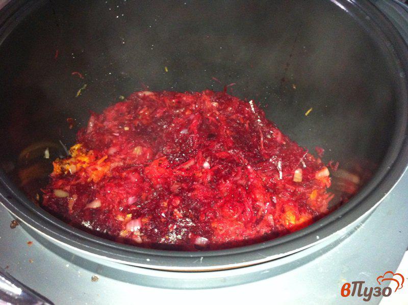 Фото приготовление рецепта: Красный борщ без капусты  в мультиварке шаг №5
