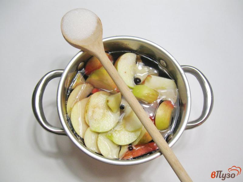 Фото приготовление рецепта: Кисель из яблок и черной смородины шаг №4