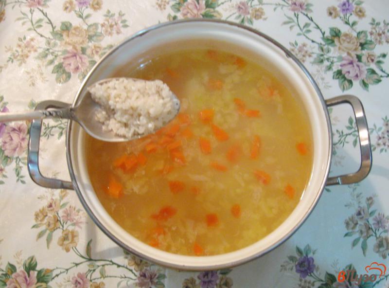 Фото приготовление рецепта: Овощной суп с рисом и зеленым горошком шаг №3