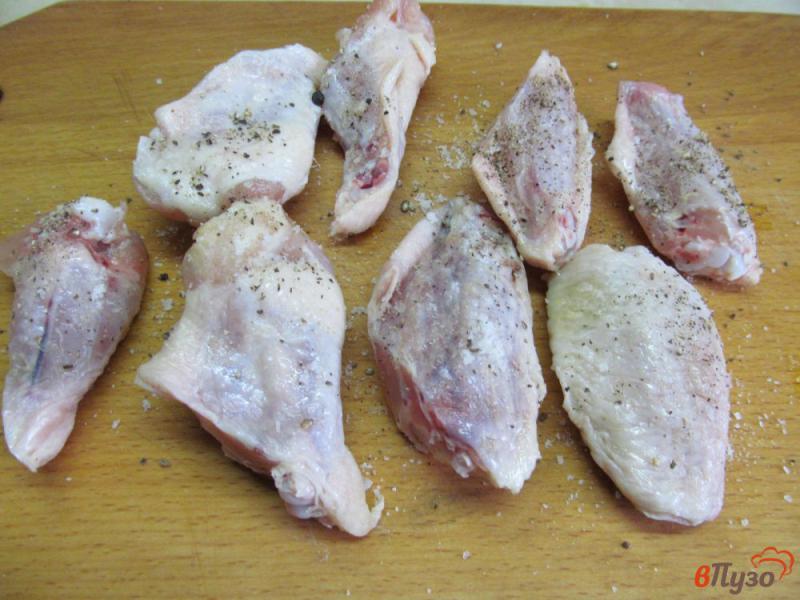 Фото приготовление рецепта: Куриные крылья в острой ореховой панировке шаг №1