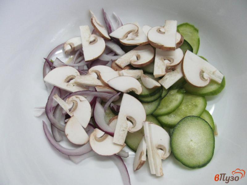 Фото приготовление рецепта: Огурцы с грибами по китайски шаг №2