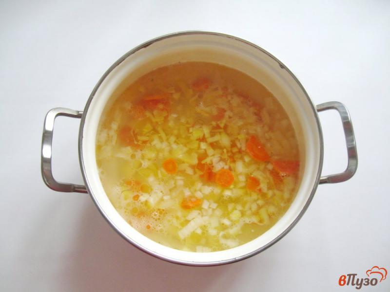Фото приготовление рецепта: Суп с творожными клецками шаг №2