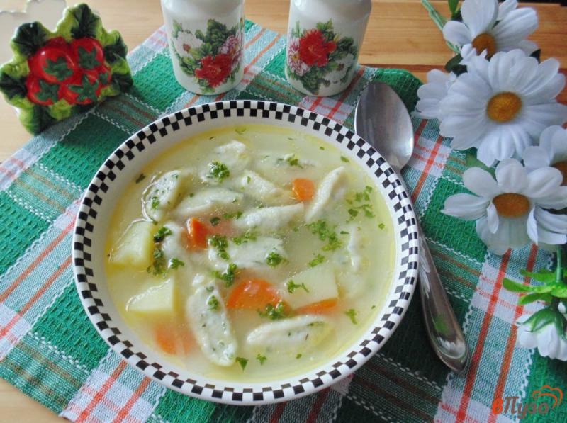 Фото приготовление рецепта: Суп с творожными клецками шаг №9