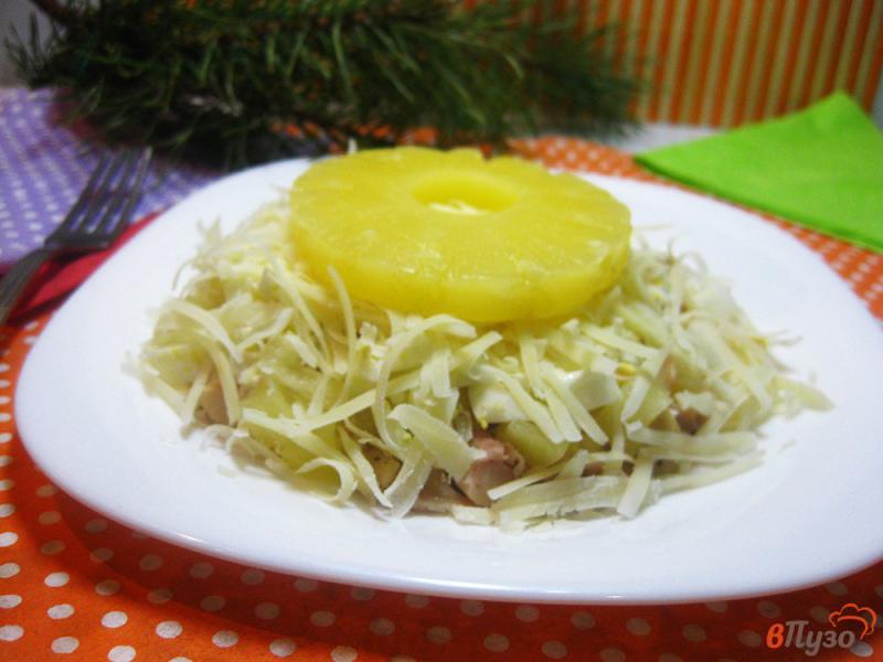 Фото приготовление рецепта: Салат «Снежинка» с ананасами шаг №4