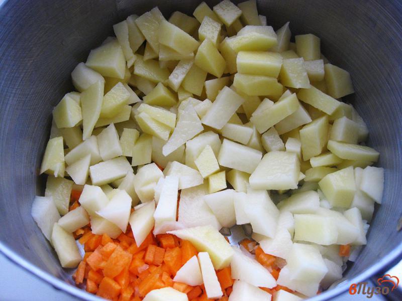 Фото приготовление рецепта: Суп овощной с сельдереем и фрикадельками шаг №2
