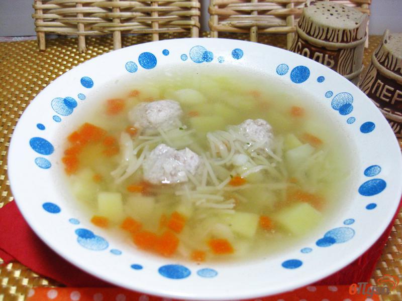 Фото приготовление рецепта: Суп овощной с сельдереем и фрикадельками шаг №10