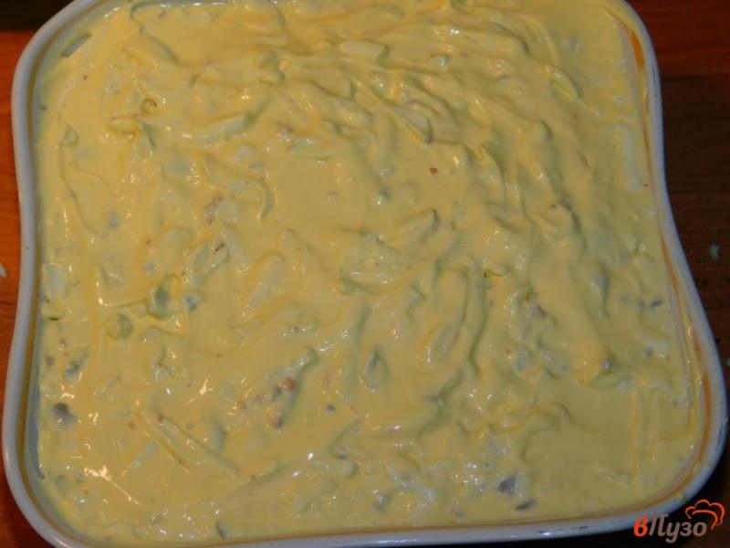 Фото приготовление рецепта: Салат с курицей и грецкими орехами шаг №4