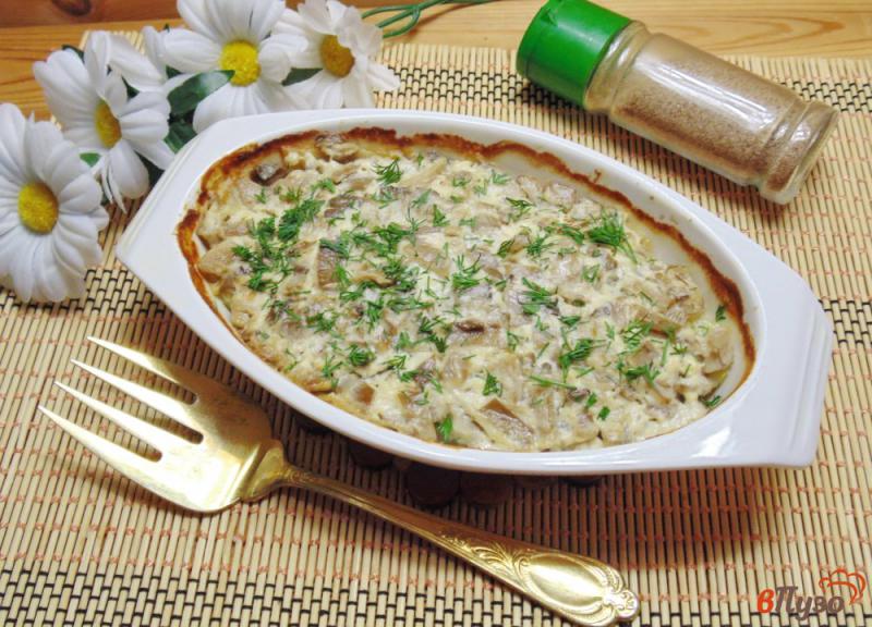 Фото приготовление рецепта: Картофельная запеканка с грибами и плавленым сыром шаг №9