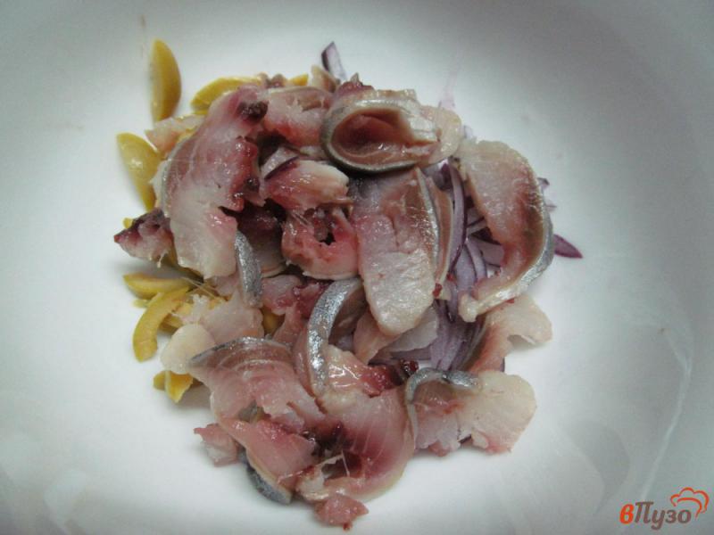 Фото приготовление рецепта: Салат из сельди со свеклой шаг №2