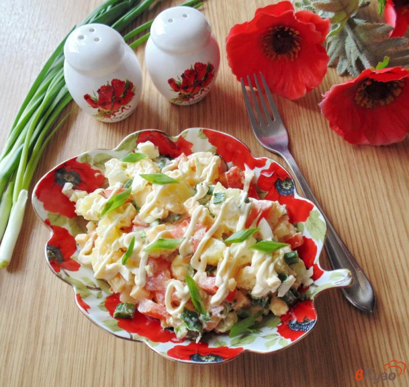 Фото приготовление рецепта: Салат с помидором и картофелем шаг №8
