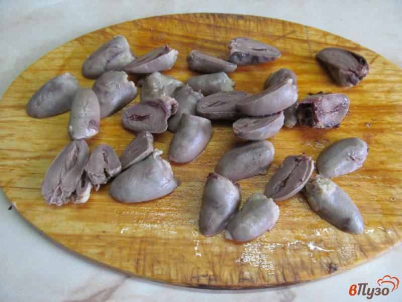 Фото приготовление рецепта: Рагу из куриных сердечек с овощами и грибами шаг №1
