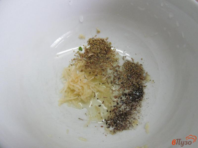 Фото приготовление рецепта: Куриная грудка с луком и оливками шаг №1