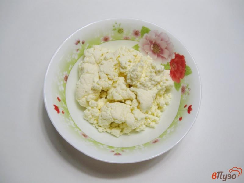 Фото приготовление рецепта: Пышные сырники с кефиром шаг №1