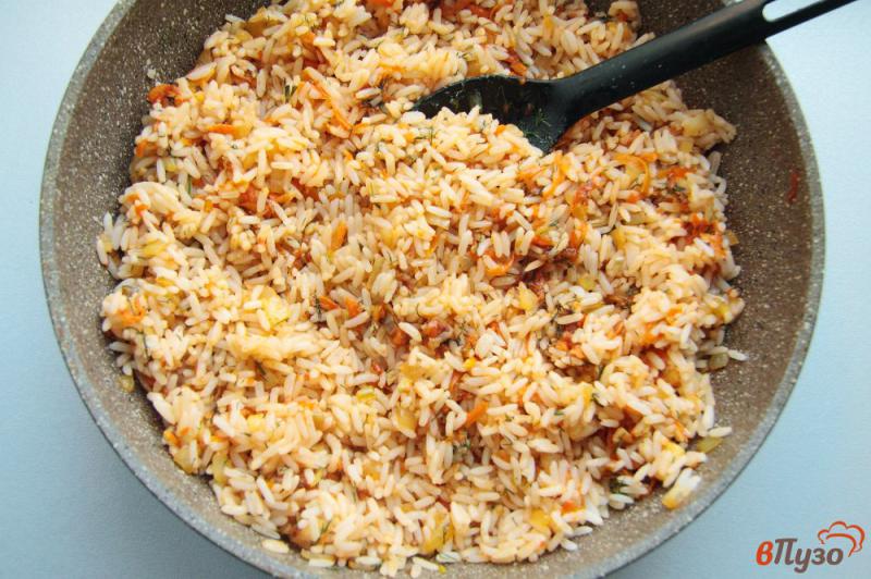 Фото приготовление рецепта: Рис с овощами в томатном соусе шаг №4