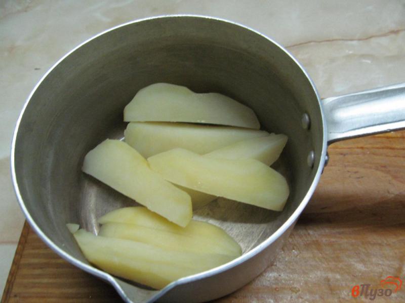 Фото приготовление рецепта: Салат из рыбы горячего копчения и жареного картофеля шаг №1