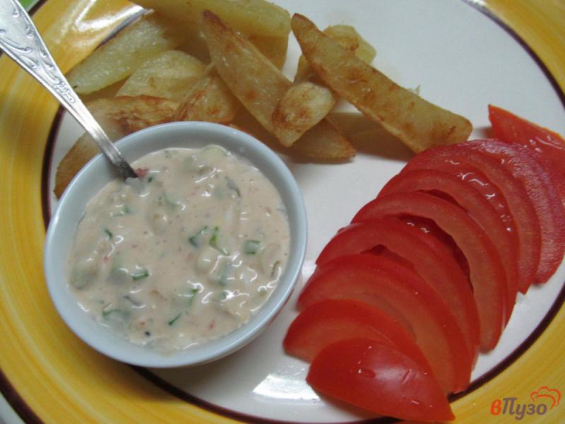 Фото приготовление рецепта: Салат из рыбы горячего копчения и жареного картофеля шаг №3