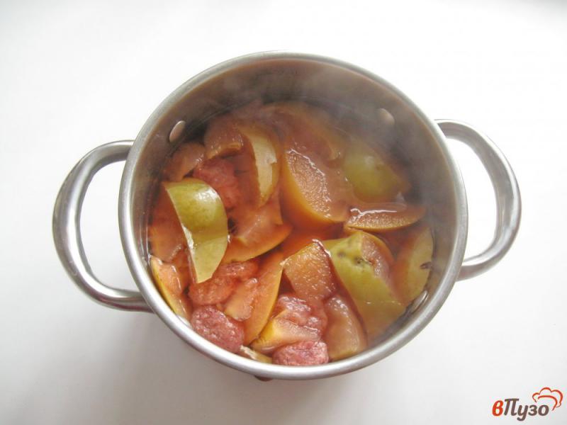 Фото приготовление рецепта: Кисель из клубники с яблоками шаг №5