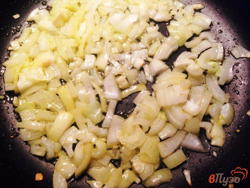 Фото приготовление рецепта: Рыбный суп со шпинатом и плавленным сыром шаг №1