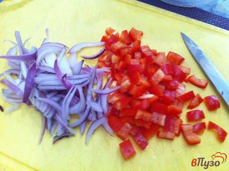 Фото приготовление рецепта: Салат с копченой курицей шаг №3