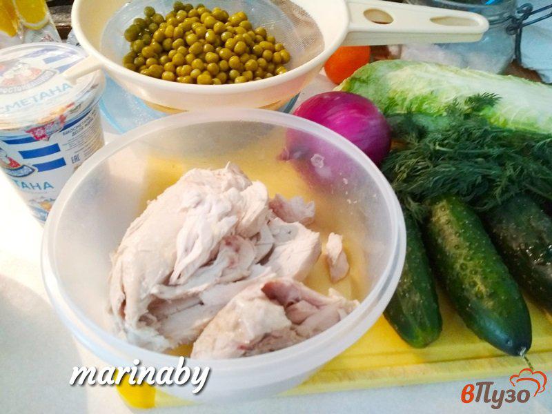 Фото приготовление рецепта: Салат из пекинской капусты с куриным филе шаг №1