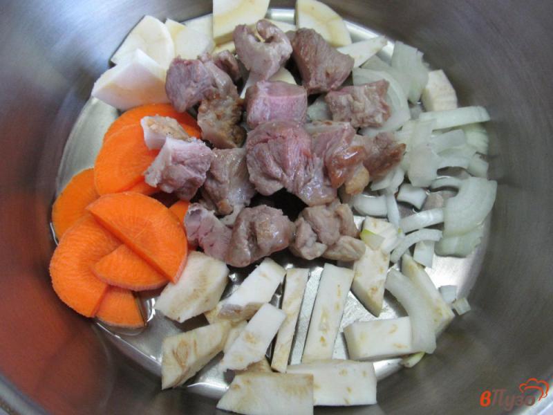 Фото приготовление рецепта: Суп-рагу из свинины с овощами шаг №3