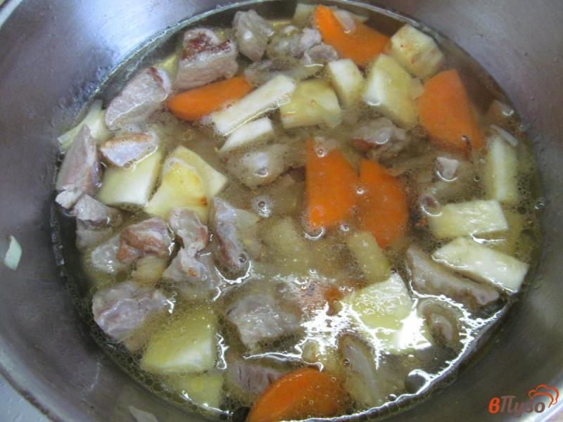 Фото приготовление рецепта: Суп-рагу из свинины с овощами шаг №5