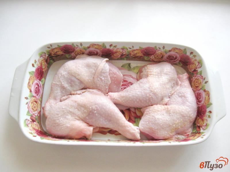 Фото приготовление рецепта: Куриные окорочка запеченные с картофелем в соусе шаг №1