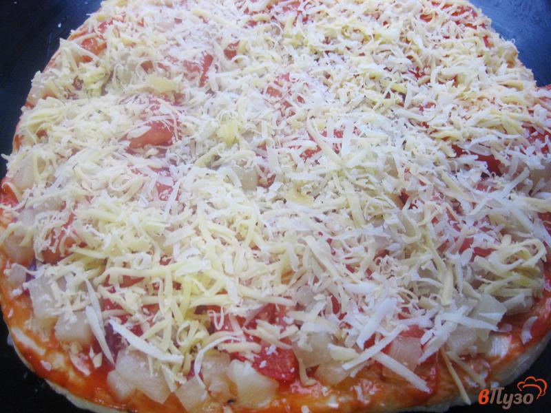 Фото приготовление рецепта: Пицца с ананасами шаг №9