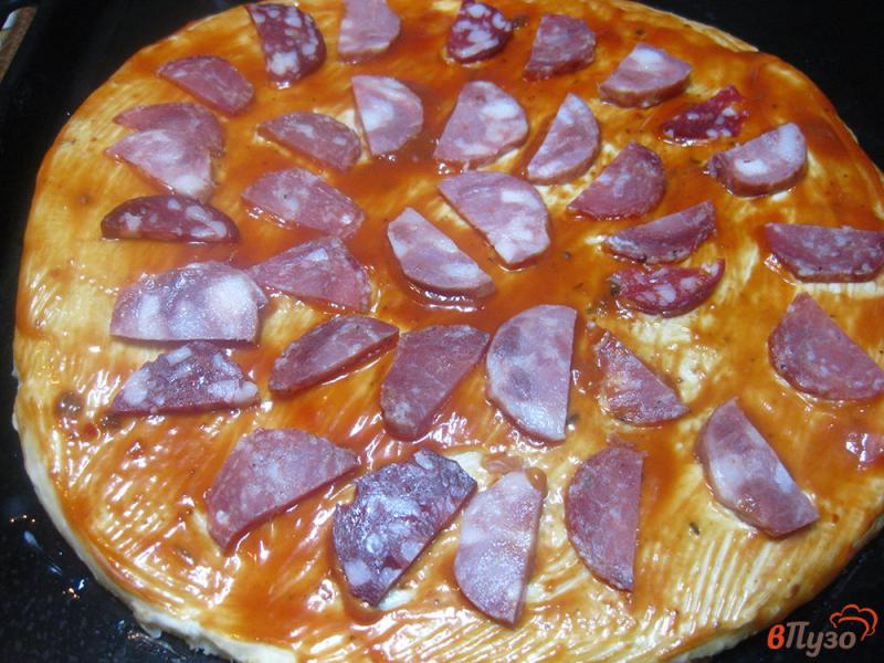 Фото приготовление рецепта: Пицца с ананасами шаг №6