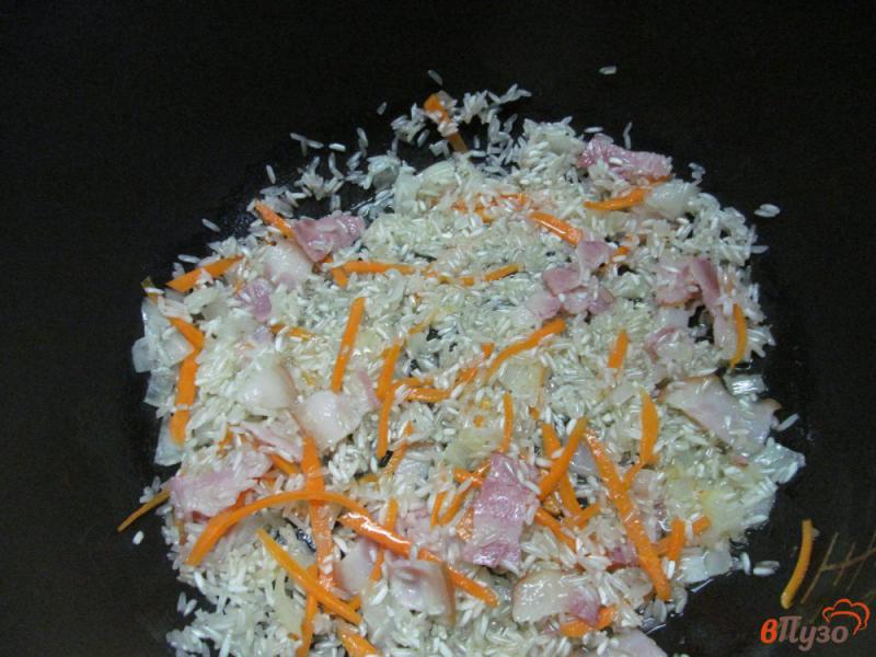 Фото приготовление рецепта: Рис на беконе со шпинатом в мультиварке шаг №2