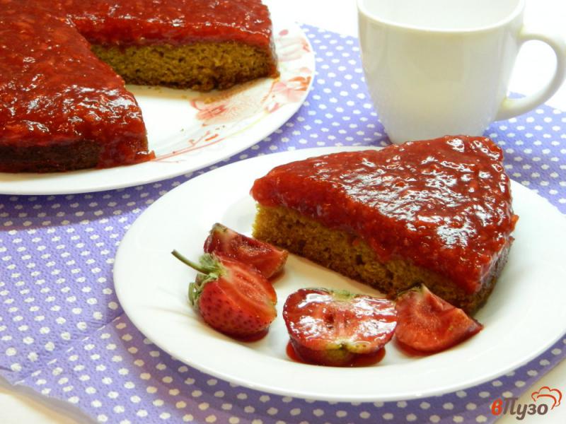 Фото приготовление рецепта: Постный пирог с клубничным конфитюром шаг №9