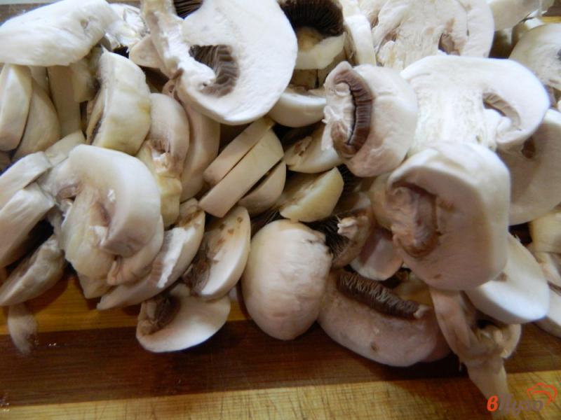 Фото приготовление рецепта: Рис с грибами и овощами шаг №1