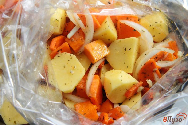 Фото приготовление рецепта: Картофель, запеченный в рукаве с тыквой шаг №5