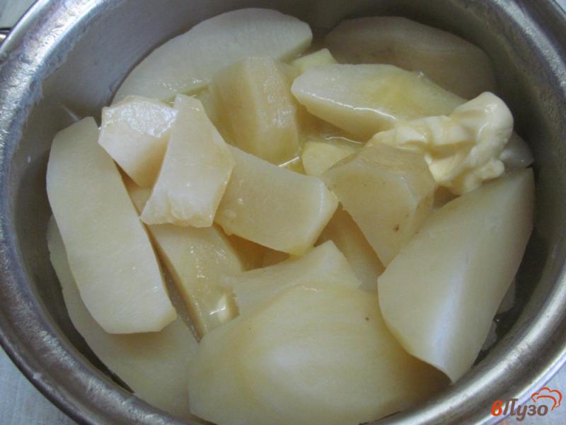 Фото приготовление рецепта: Картофельное пюре с оливками и сыром шаг №2