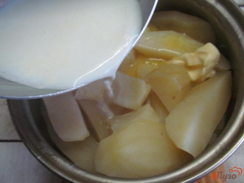 Фото приготовление рецепта: Картофельное пюре с оливками и сыром шаг №3