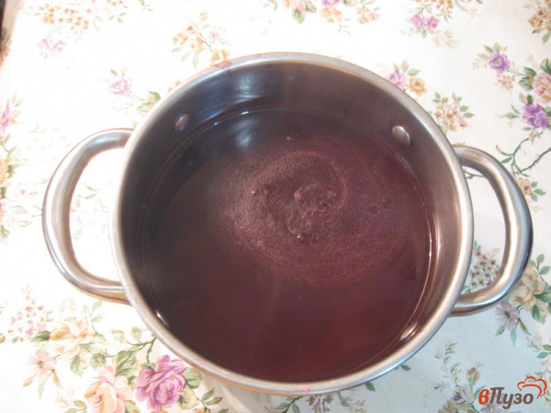 Фото приготовление рецепта: Кисель из вишни и черной смородины шаг №5