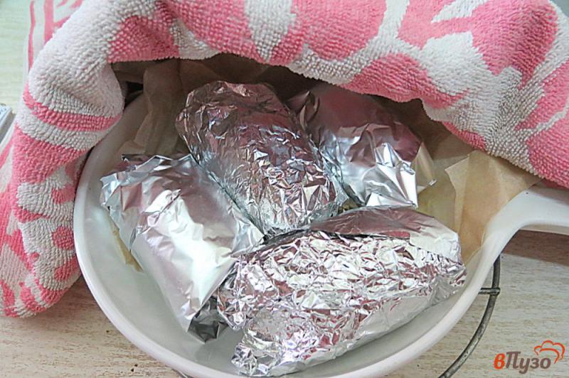 Фото приготовление рецепта: Печёный картофель в микроволновке с икрой шаг №3