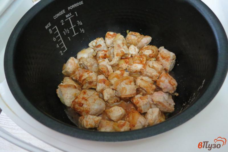 Фото приготовление рецепта: Жаркое со свининой, картофелем и овощами в мультиварке шаг №10
