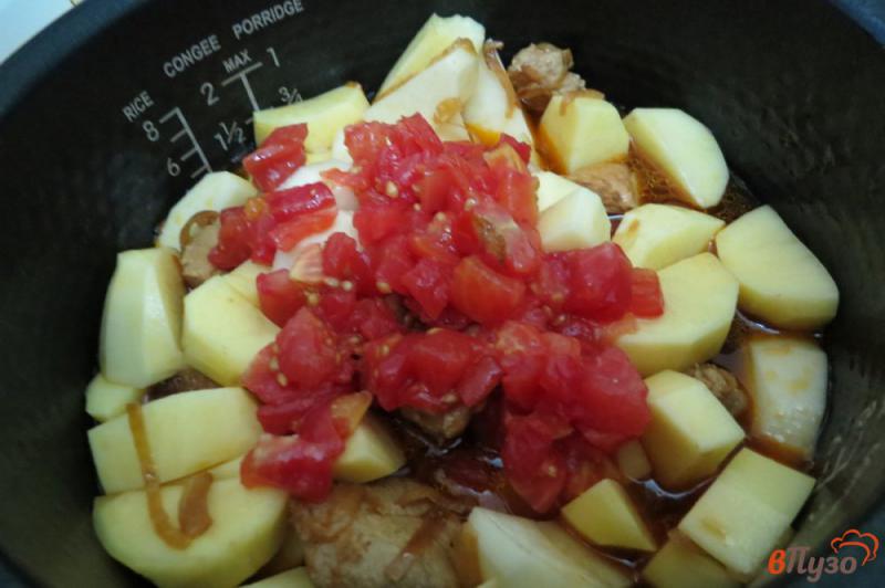 Фото приготовление рецепта: Жаркое со свининой, картофелем и овощами в мультиварке шаг №11