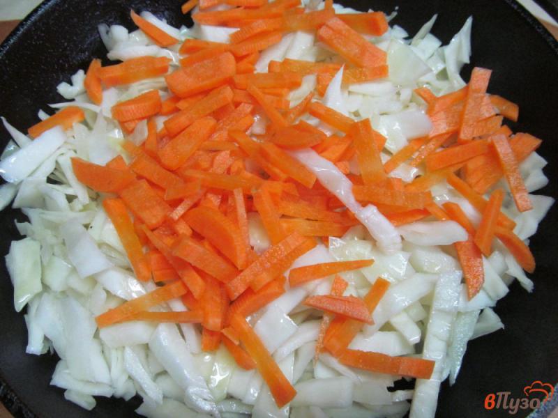 Фото приготовление рецепта: Теплый капустный салат шаг №2