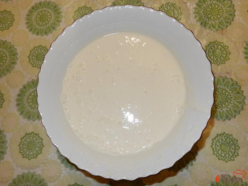 Фото приготовление рецепта: Пирог на сгущенном молоке со сметанным кремом шаг №11